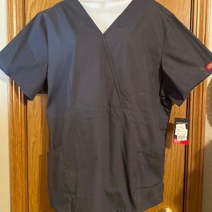 Dickies women’s size 3X gray scrub top New w/tag